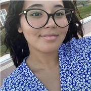 Estudiante que ha hecho un programa bilingüe durante la ESO y quiere ayudar a otros estudiantes con el inglés porque le gusta.
